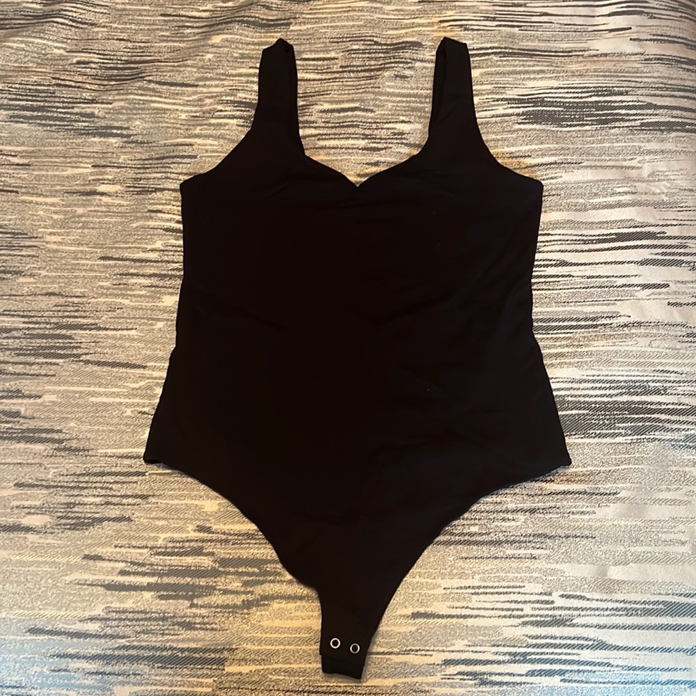 Abercrombie Double Layered Seamless Sweetheart Black Bodysuit - Picture 2 of 5